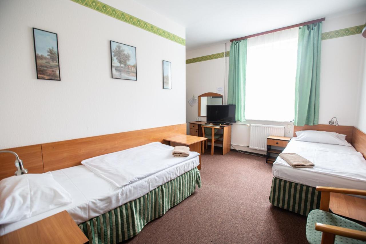 Hotel Margo Cedynia エクステリア 写真