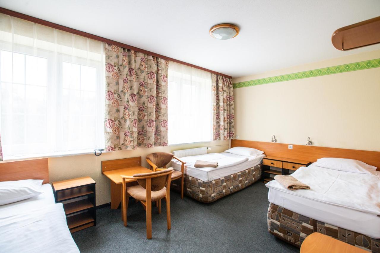 Hotel Margo Cedynia エクステリア 写真